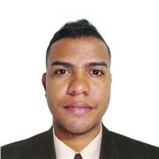 Profesor de física imparte clases a personas de todas las edades